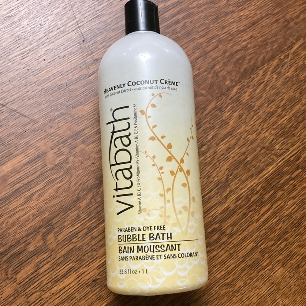 Vitabath Bubble Bath Heavenly Coconut Crème 
33.8 fl oz, 1 L. Unused!